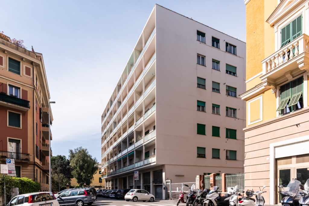 Condominio di Via Trento 8 a Genova dove al piano terra scala sinistra vi sono gli Appartamenti SKipper Genova uso turistico
