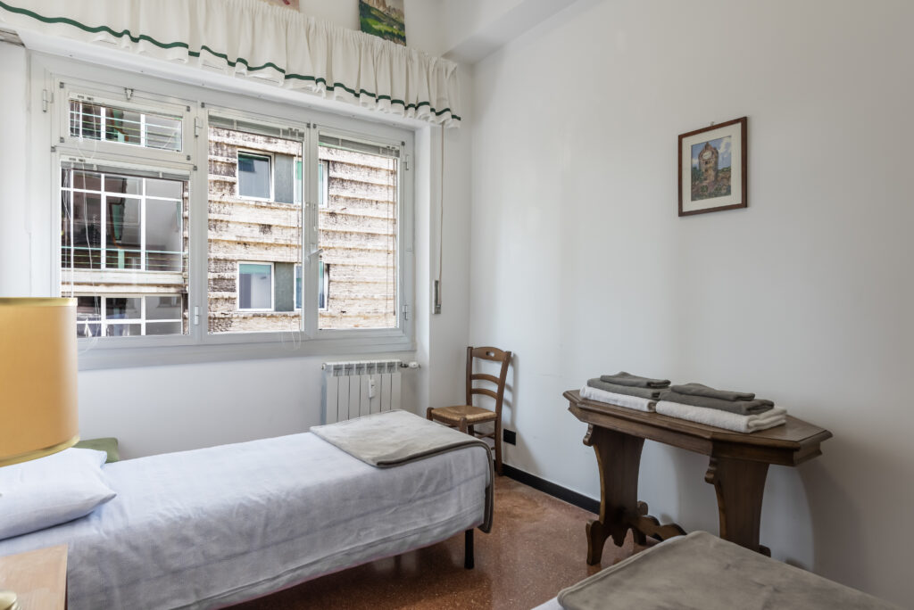 Camera da letto con 2 letti singoli Appartamento SKipper Genova APP A